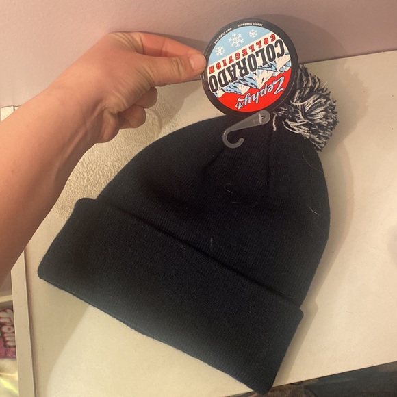 UCONN beanie hat - Picture 2 of 3